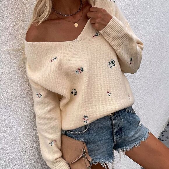 NEW Beige V Neck Embroidered Ribbed Knit Pullover Sweater - Picture 2 of 13